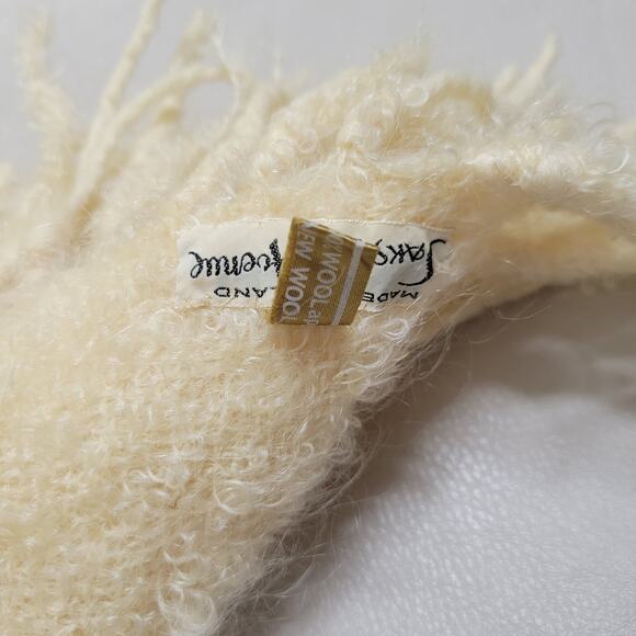 Made In Ireland For SAKS FIFTH AVENUE 70% Mohair & 100% Wool Triangle Scarf Vtg - Picture 4 of 8